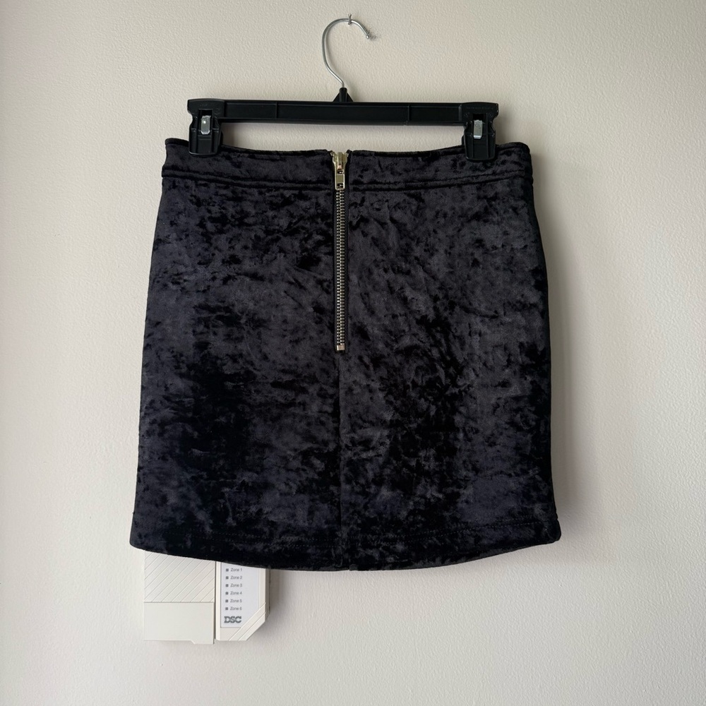 NWOT Forever 21 Black Crushed Velvet Mini Skirt